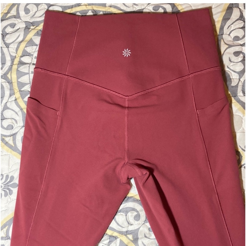 Athleta Stash Pocket Salutation Tight Athletic Leggings Soft size small